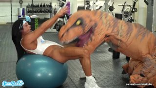 Camsoda - Hot milf stepmom fucked by trex in real gym sex - RedTube